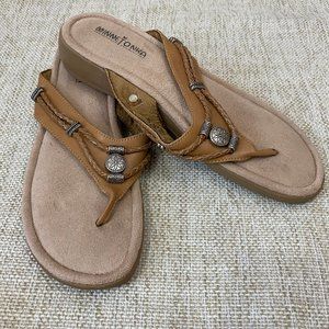 Minnetonka "Silverthorne" Thong Sandal